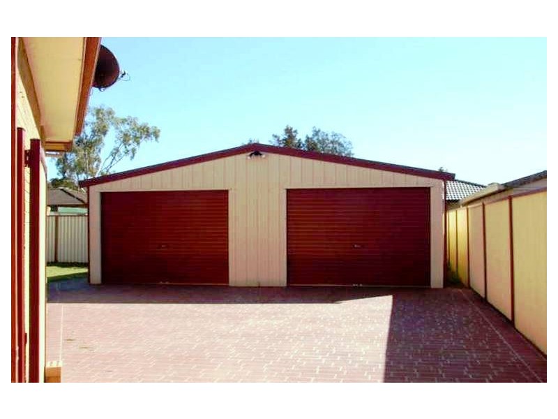5 Agnew Close, Bossley Park NSW 2176