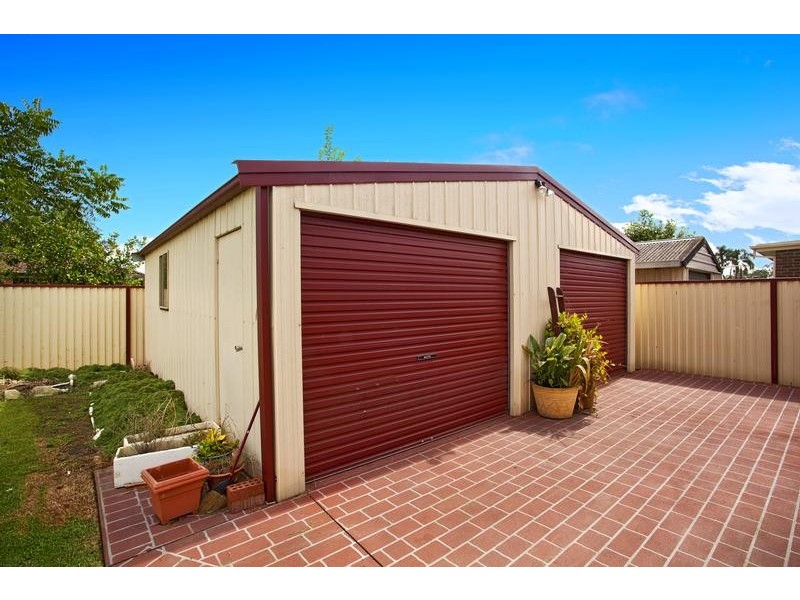 5 Agnew Close, Bossley Park NSW 2176