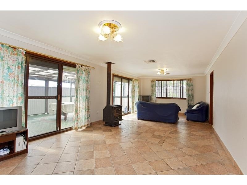 42 Castlereagh Street, Bossley Park NSW 2176