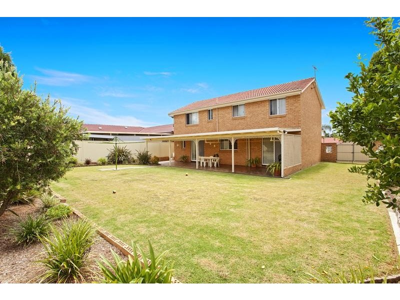 9 Mohawk Cres, Greenfield Park NSW 2176