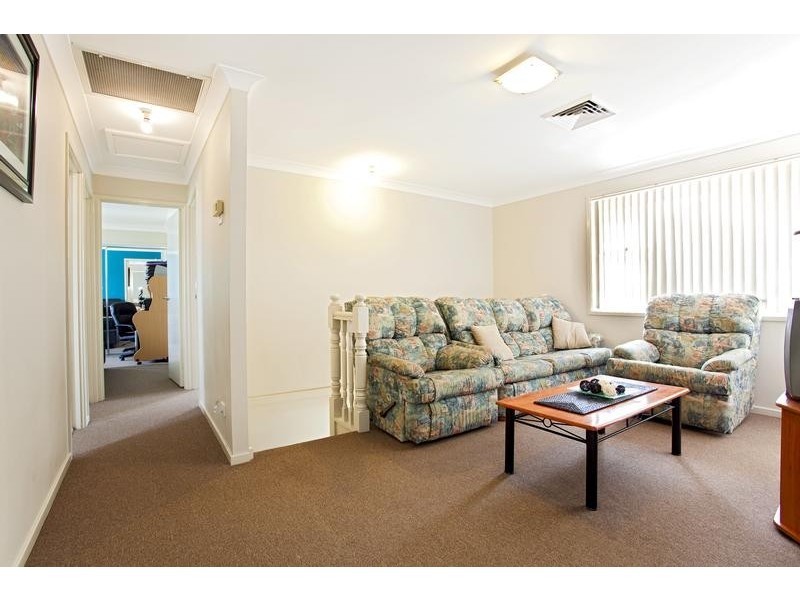 9 Mohawk Cres, Greenfield Park NSW 2176