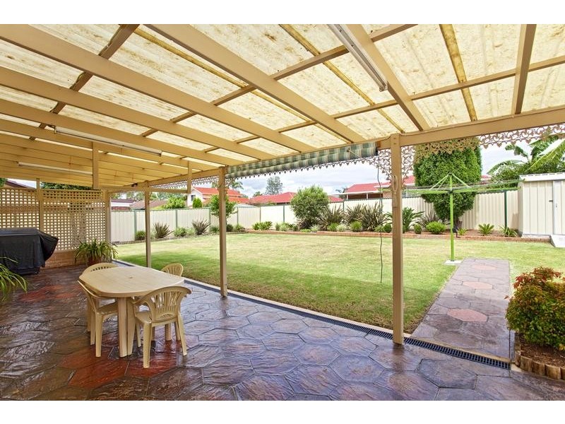 9 Mohawk Cres, Greenfield Park NSW 2176