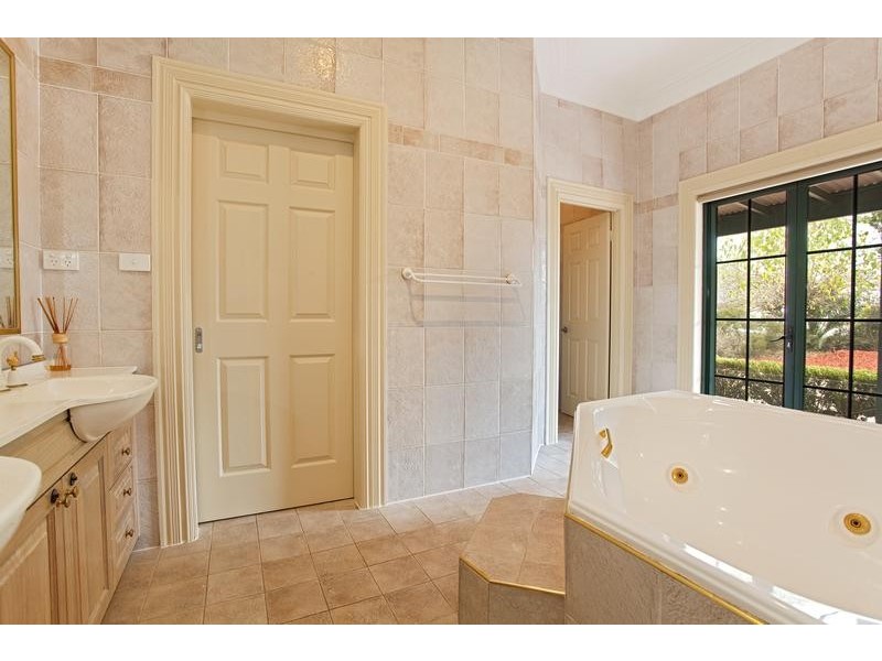 411 Bowood Way, Mount Vernon NSW 2178