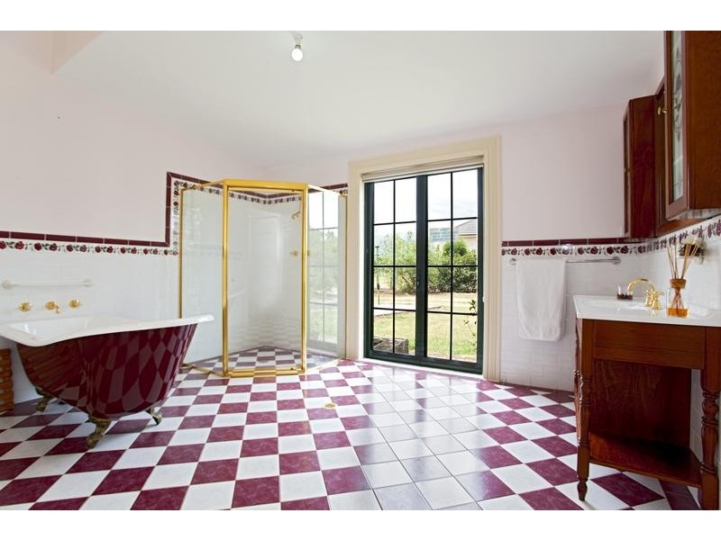 411 Bowood Way, Mount Vernon NSW 2178