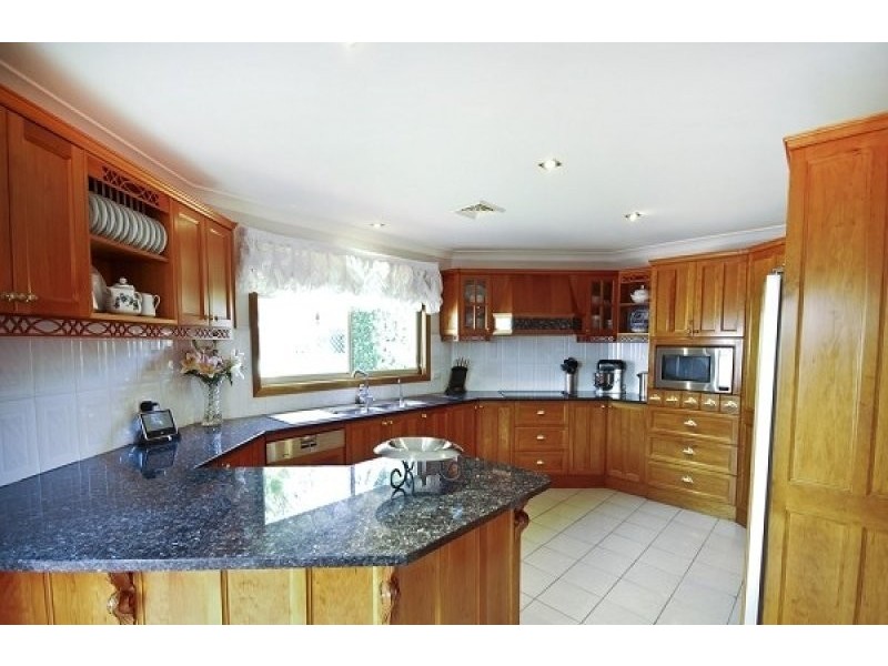 Edensor Park NSW 2176