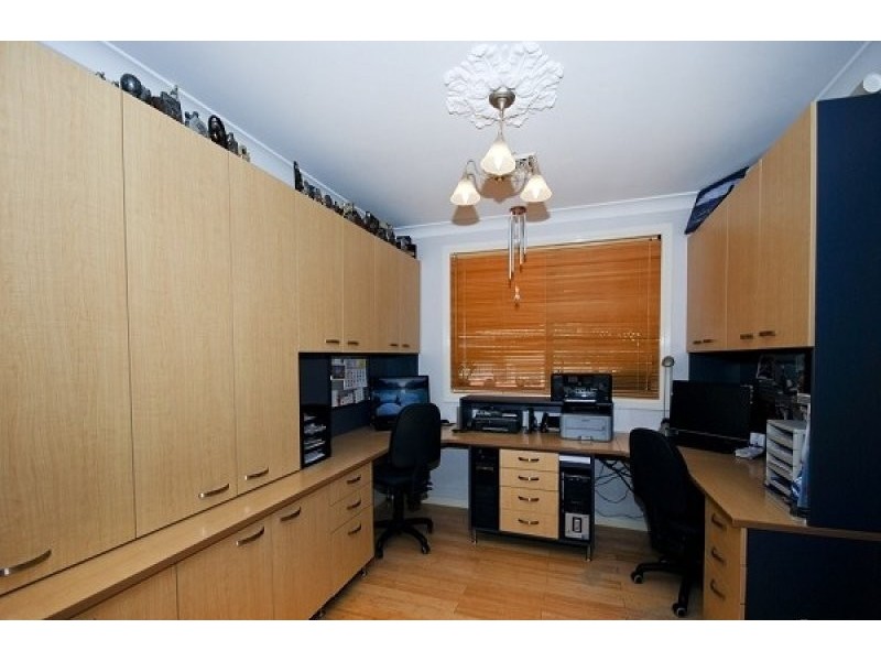 Edensor Park NSW 2176