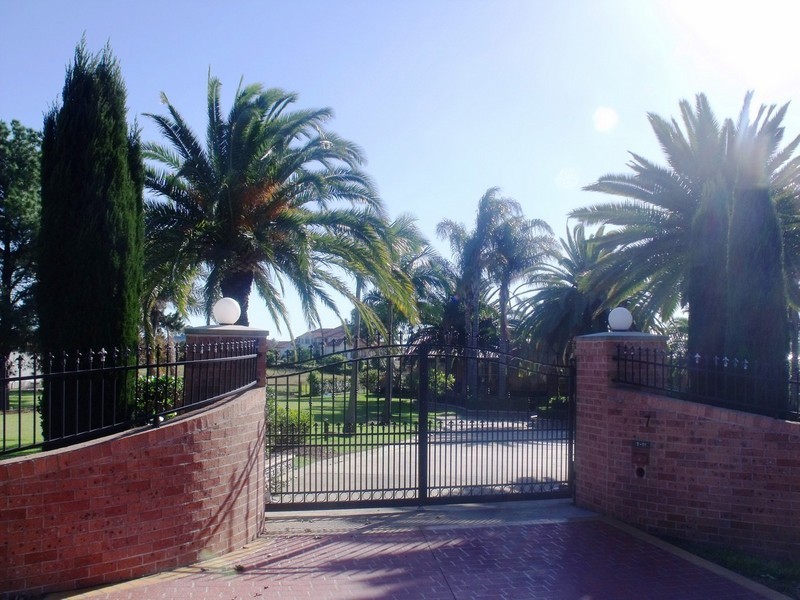 7-11  Calmsley Place, Horsley Park NSW 2175