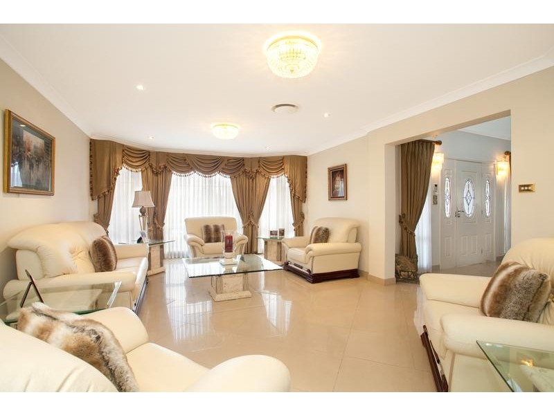 Edensor Park NSW 2176