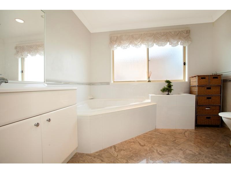 Edensor Park NSW 2176