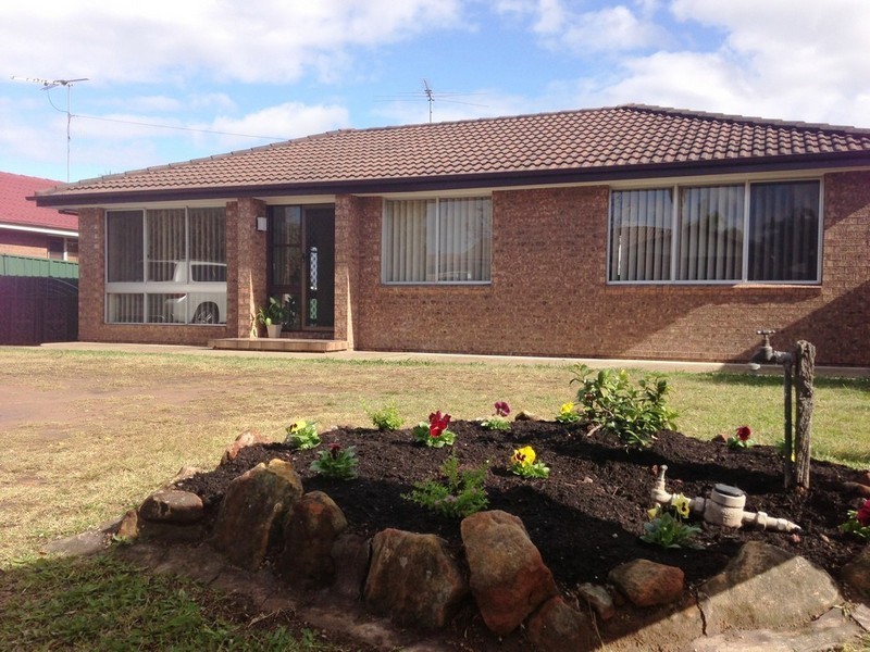 7 Eden Glen, St Clair NSW 2759