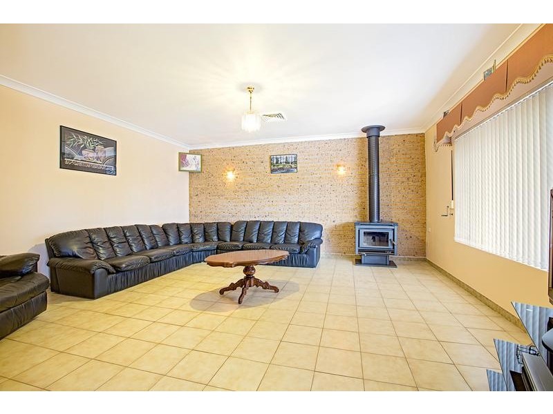 Edensor Park NSW 2176