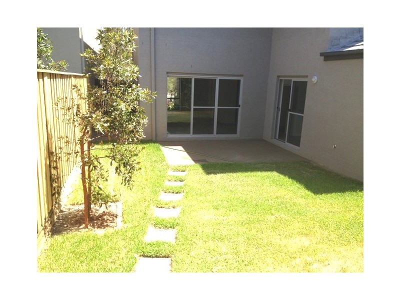 143 Robey Avenue, Middleton Grange NSW 2171