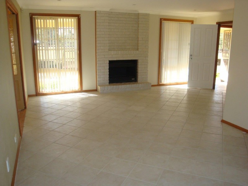 50 Wolstenholme Ave, Greendale NSW 2745