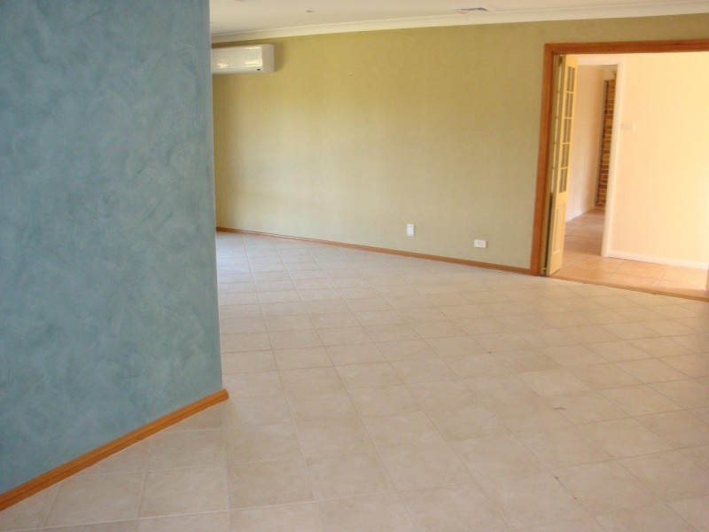 50 Wolstenholme Ave, Greendale NSW 2745