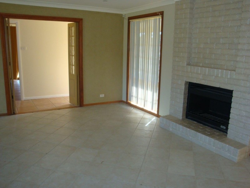 50 Wolstenholme Ave, Greendale NSW 2745