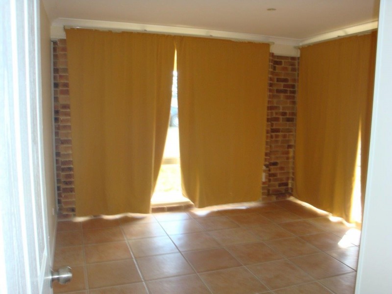 50 Wolstenholme Ave, Greendale NSW 2745