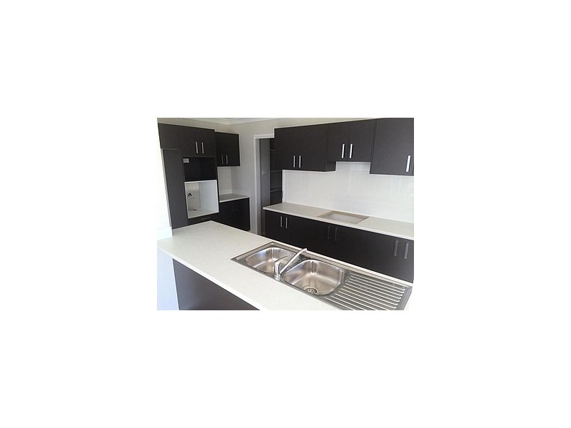 16 McMaster Avnue, Middleton Grange NSW 2171