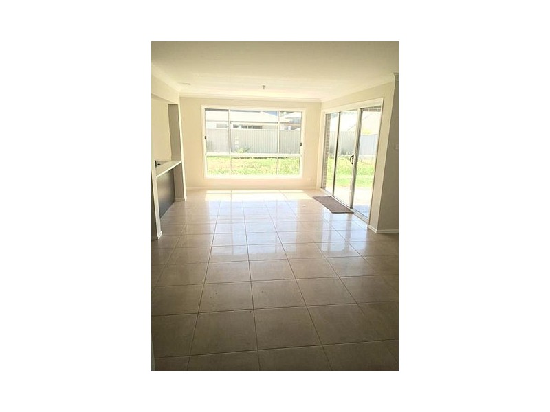 16 McMaster Avnue, Middleton Grange NSW 2171