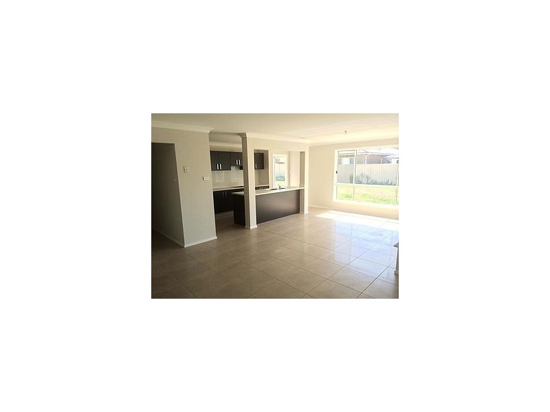 16 McMaster Avnue, Middleton Grange NSW 2171