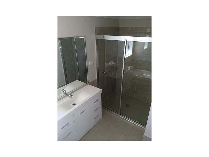 16 McMaster Avnue, Middleton Grange NSW 2171