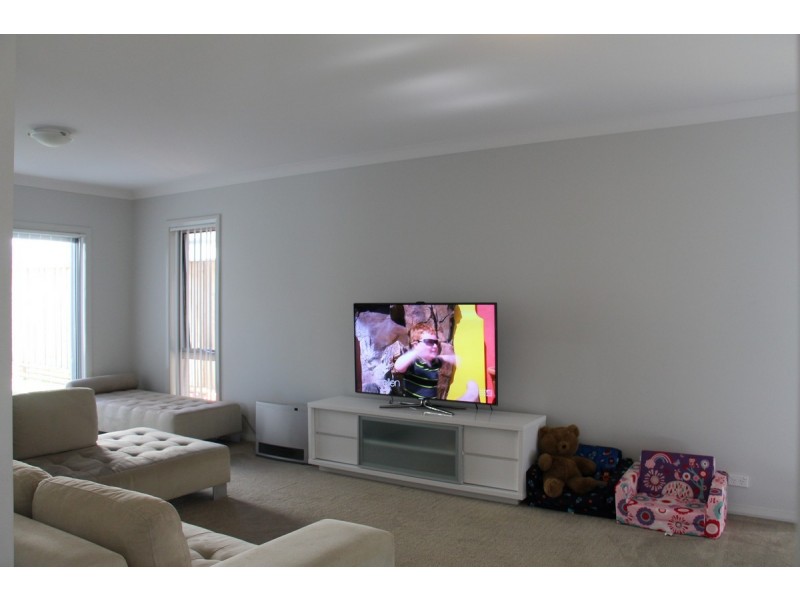 143 Robey Avenue, Middleton Grange NSW 2171