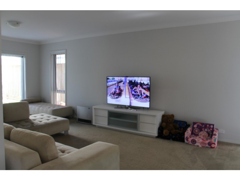 143 Robey Avenue, Middleton Grange NSW 2171