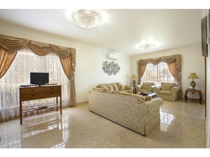 11 Kendall Street, Fairfield West NSW 2165