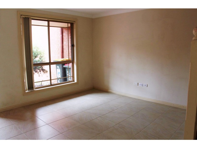 Unit 2 9-11 Weir Crescent, Lurnea NSW 2170