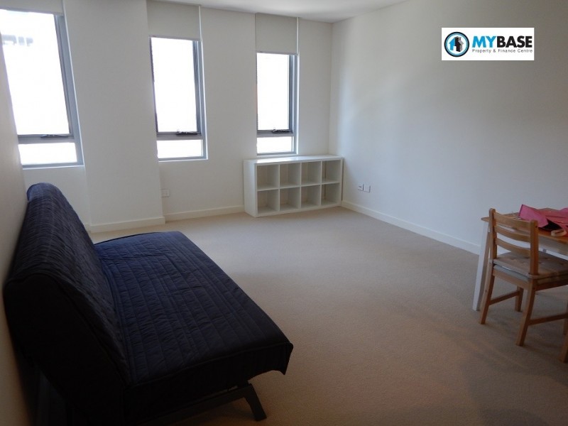 At 41 Hill Road, Wentworth Point NSW 2127