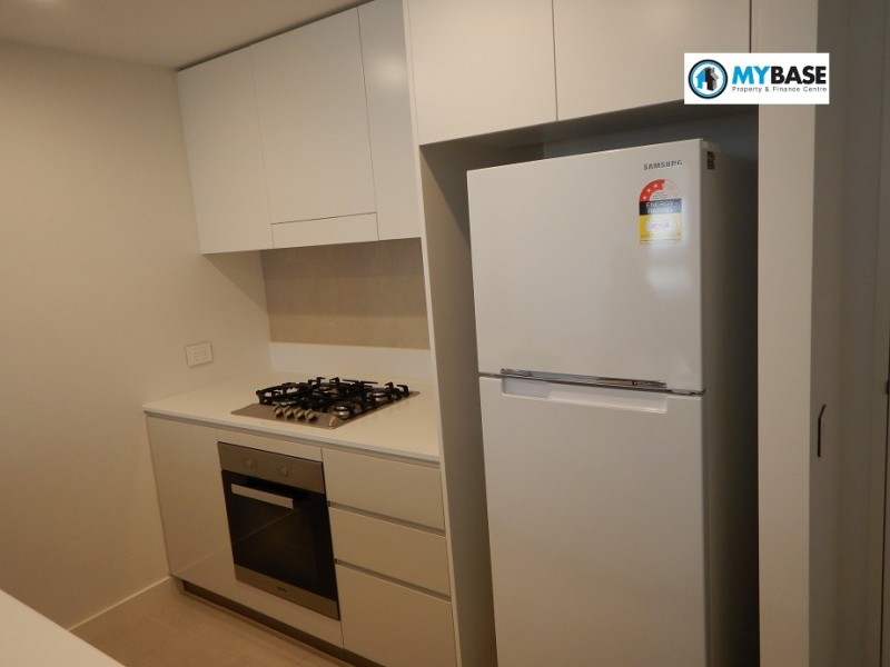 At 41 Hill Road, Wentworth Point NSW 2127