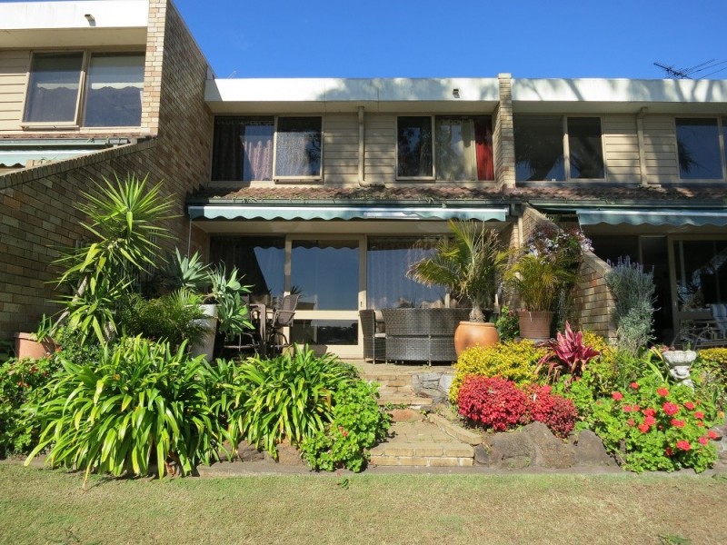 At 1 Koorooma Place, Sylvania NSW 2224