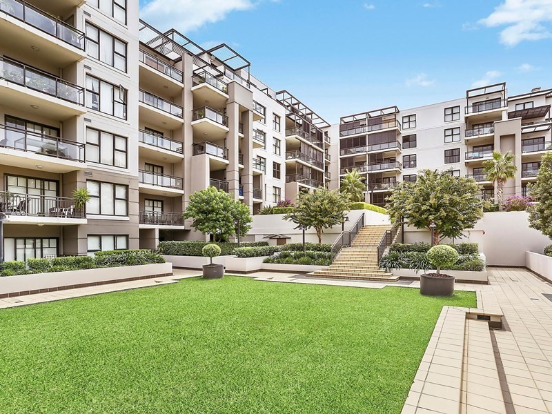 At 141 Bowden Street, Meadowbank NSW 2114