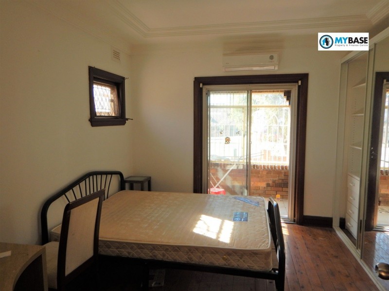 At King Georges Road, Beverly Hills NSW 2209