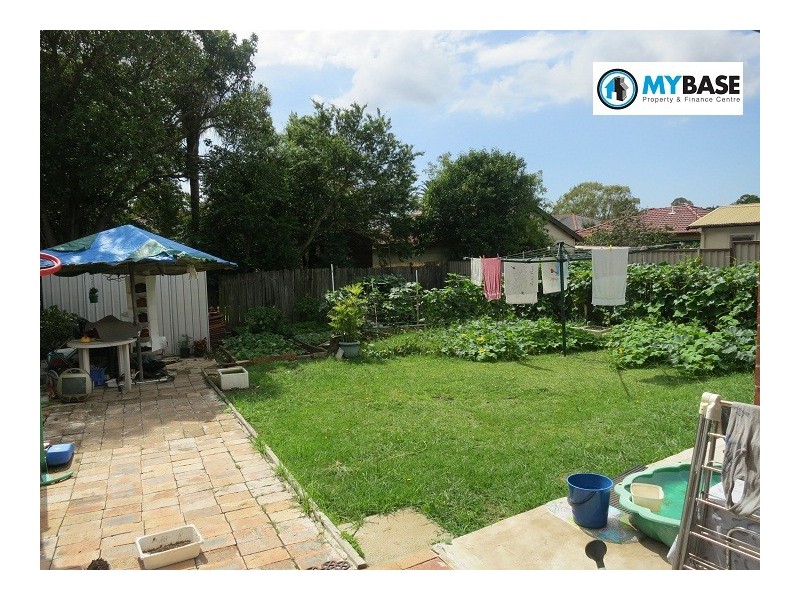 At King Georges Road, Penshurst NSW 2222