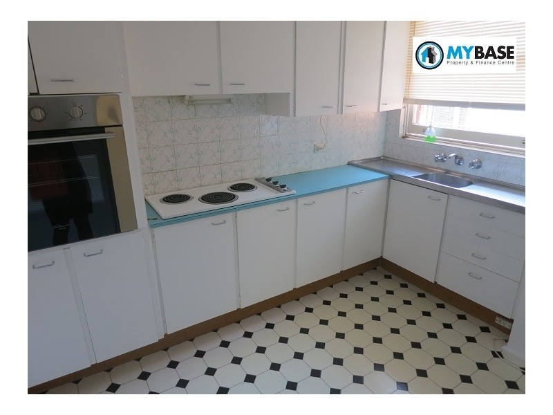 25 Hampton Court Road, Carlton NSW 2218