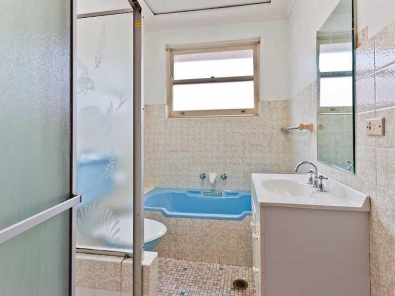 25 Hampton Court Road, Carlton NSW 2218