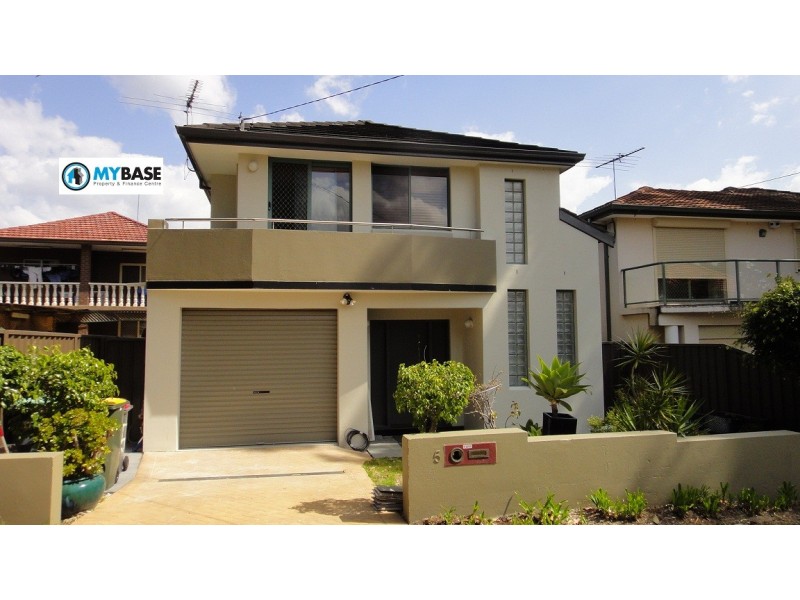 At Salisbury Street, Penshurst NSW 2222