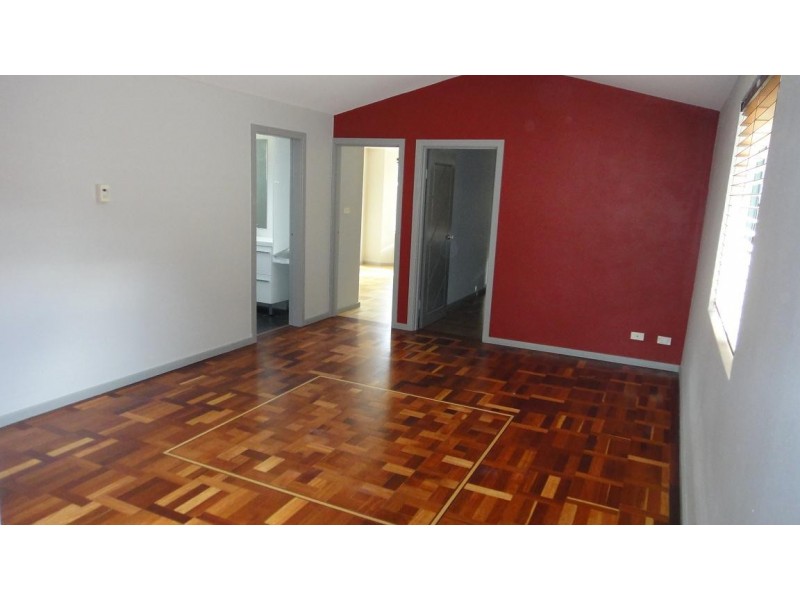 At Salisbury Street, Penshurst NSW 2222