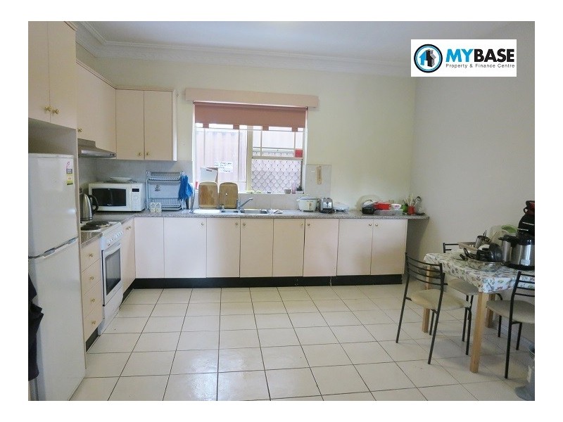 Room2/213 Woniora Road, Blakehurst NSW 2221