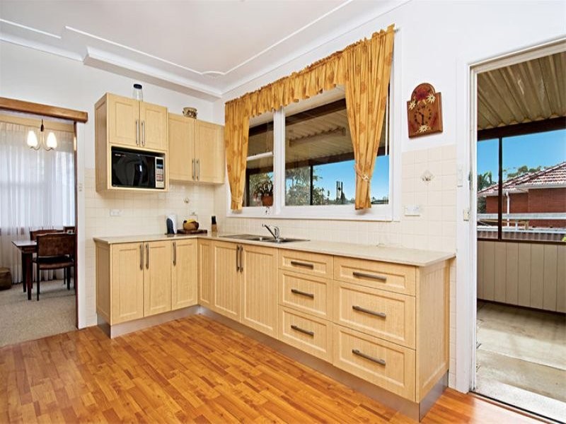 2 Woorak Crescent, Miranda NSW 2228