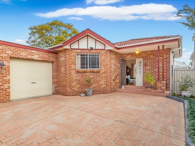 205a Oak Road, Kirrawee NSW 2232