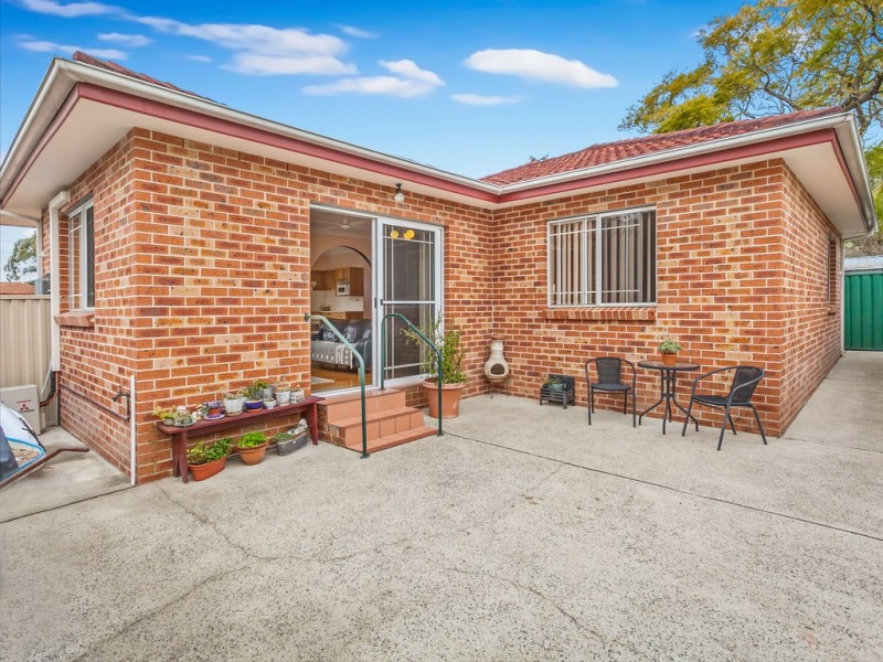 205a Oak Road, Kirrawee NSW 2232