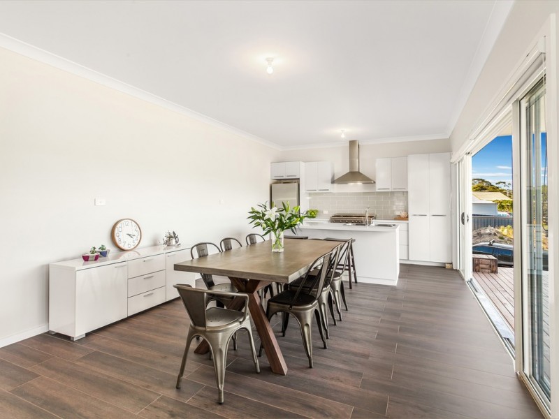 6 The Crescent, Helensburgh NSW 2508