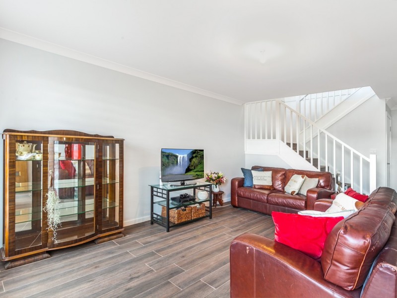 6 The Crescent, Helensburgh NSW 2508