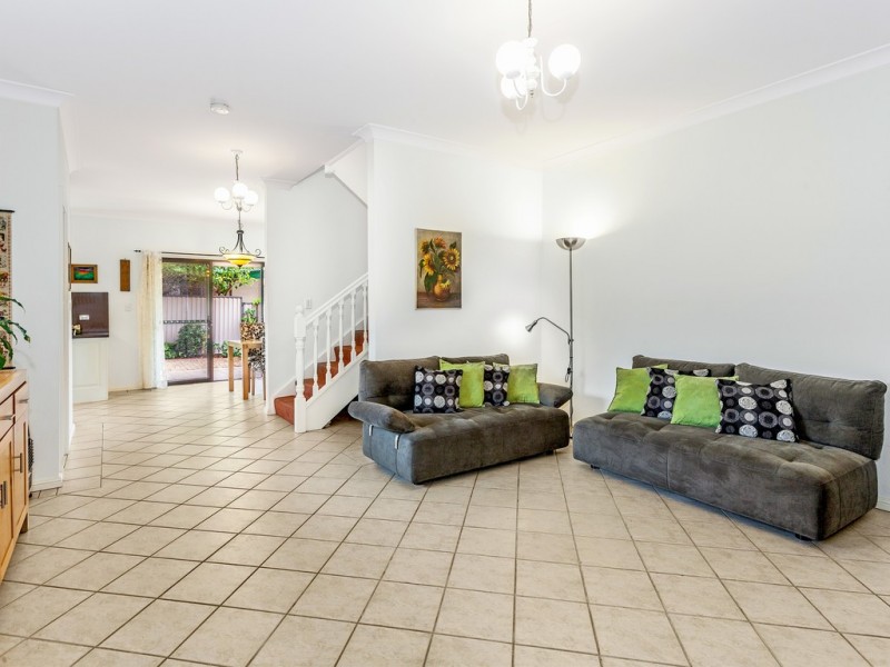 1/104A Bungaree Rd, Toongabbie NSW 2146