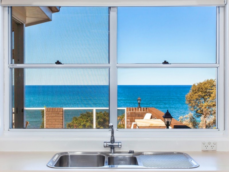 10 Reef Ave, Wombarra NSW 2515