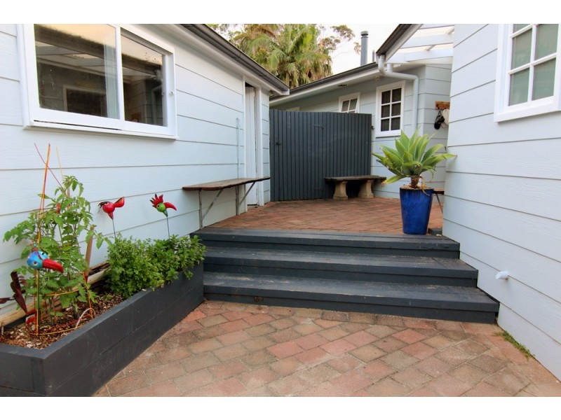 17 Lower Coast Road, Stanwell Park NSW 2508