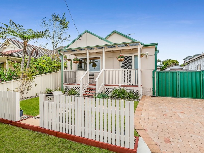 24 Hay Street, Helensburgh NSW 2508