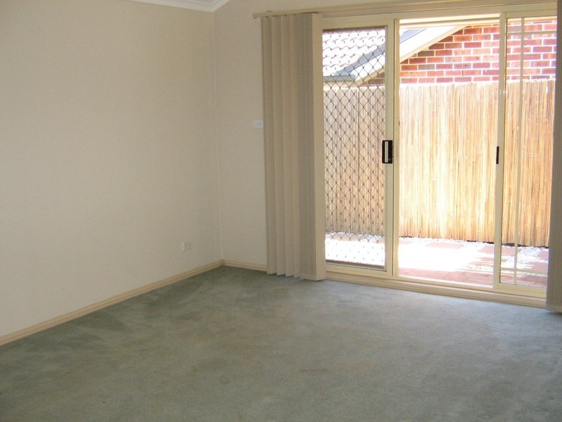 8 Rudd Close, Casula NSW 2170