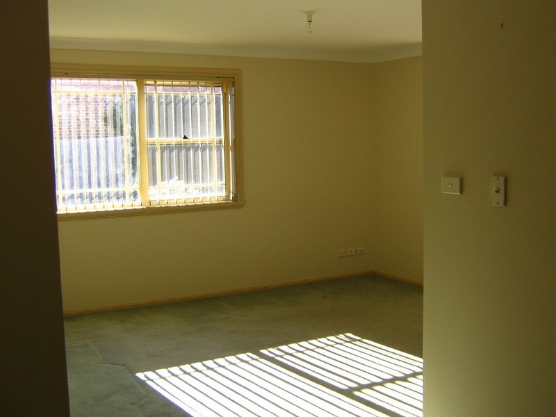 8 Rudd Close, Casula NSW 2170